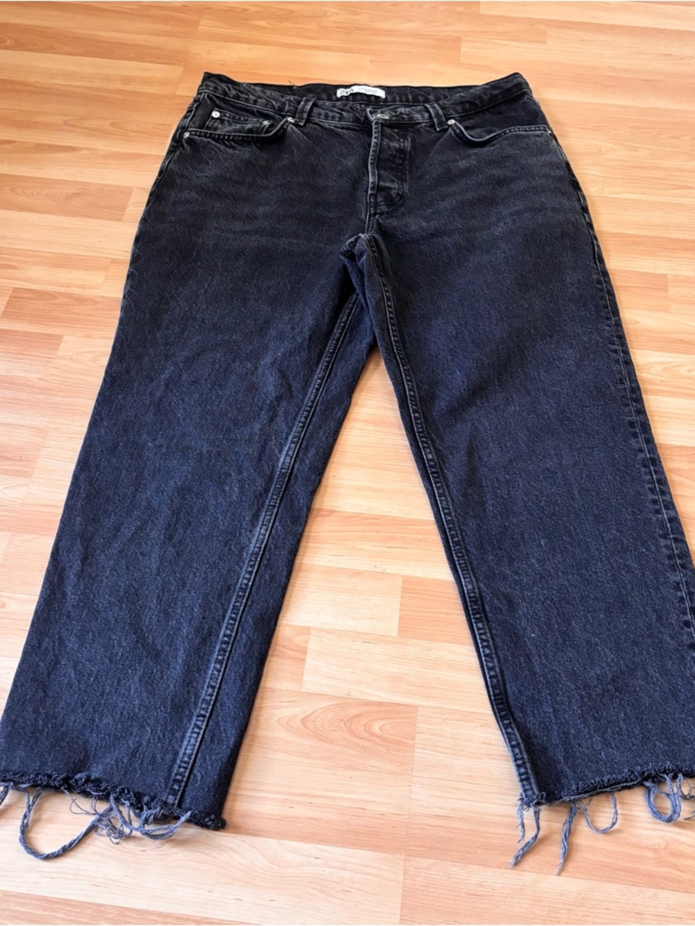 Zara Black Button‎ Fly Cropped Straight Jeans with Frayed Hem